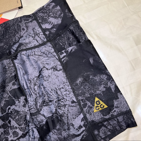 SOLD💜Bnwt Nike acg biker shorts - Picture 2 of 4